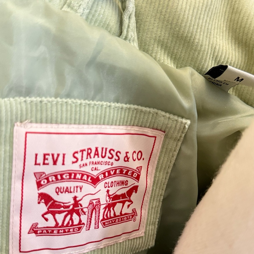 🌾‎ Levi's Zoe Corduroy Puffer Jacket in Light Green - Picture 8 of 10